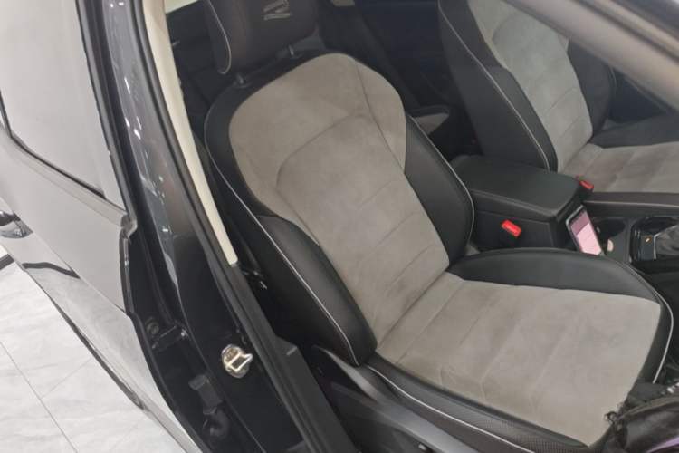 Used Volkswagen Tayron X 2020 330TSI Two-Wheel Drive Luxury Smart Connectivity Version Right Front Seat