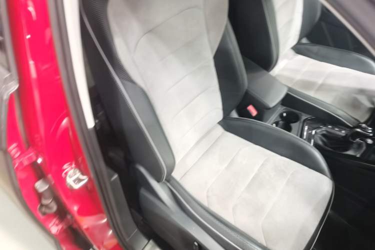 Used Volkswagen Tayron X 2020 330TSI Two-Wheel Drive Luxury Smart Connectivity Version Right Front Seat