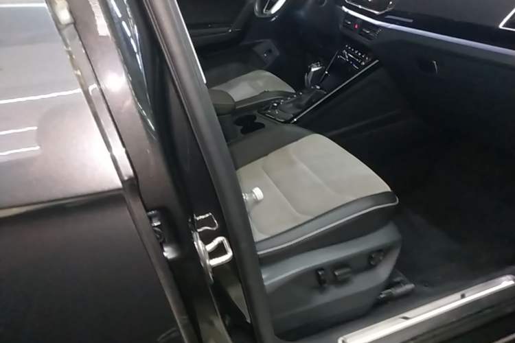 Used Volkswagen Tayron X 2020 330TSI Two-Wheel Drive Luxury Smart Connectivity Version Right Front Seat