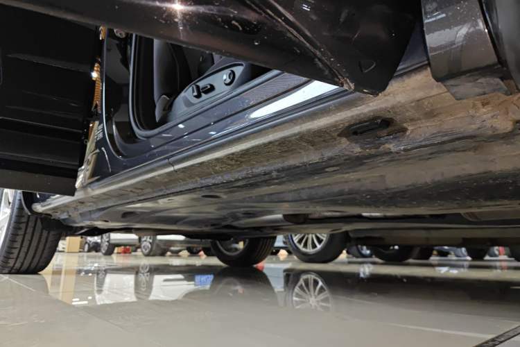 Used Volkswagen Tayron X 2020 330TSI Two-Wheel Drive Luxury Smart Connectivity Version Right Side Sill