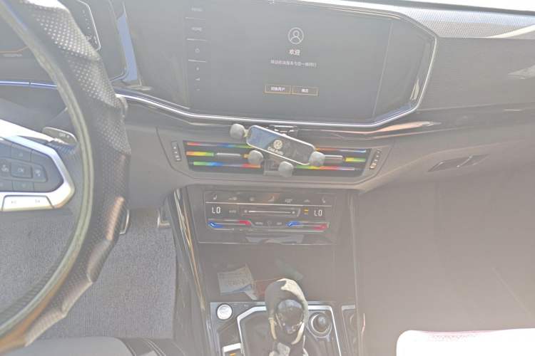 Used Volkswagen Tayron X 2020 330TSI Two-Wheel Drive Luxury Smart Connectivity Version Audio And AC Panel