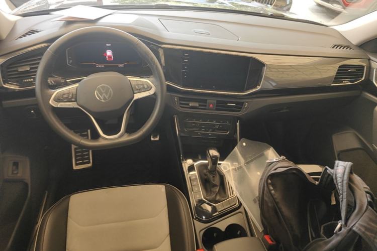 Used Volkswagen Tayron X 2020 330TSI Two-Wheel Drive Luxury Smart Connectivity Version Center Console
