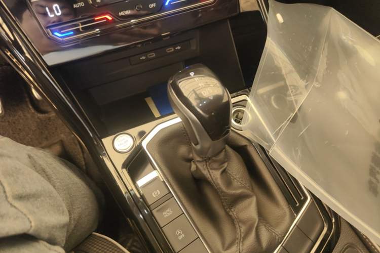 Used Volkswagen Tayron X 2020 330TSI Two-Wheel Drive Luxury Smart Connectivity Version Gear Lever