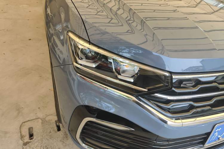 Used Volkswagen Tayron X 2020 330TSI Two-Wheel Drive Luxury Smart Connectivity Version Right Front Headlight