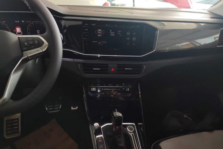 Used Volkswagen Tayron X 2020 330TSI Two-Wheel Drive Luxury Smart Connectivity Version Audio And AC Panel