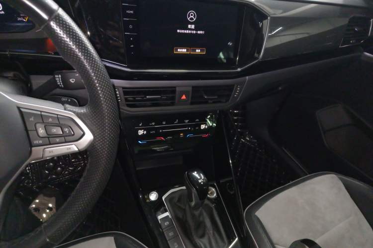 Used Volkswagen Tayron X 2020 330TSI Two-Wheel Drive Luxury Smart Connectivity Version Audio And AC Panel