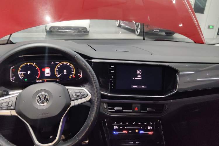 Used Volkswagen Tayron X 2020 330TSI Two-Wheel Drive Luxury Smart Connectivity Version Center Console