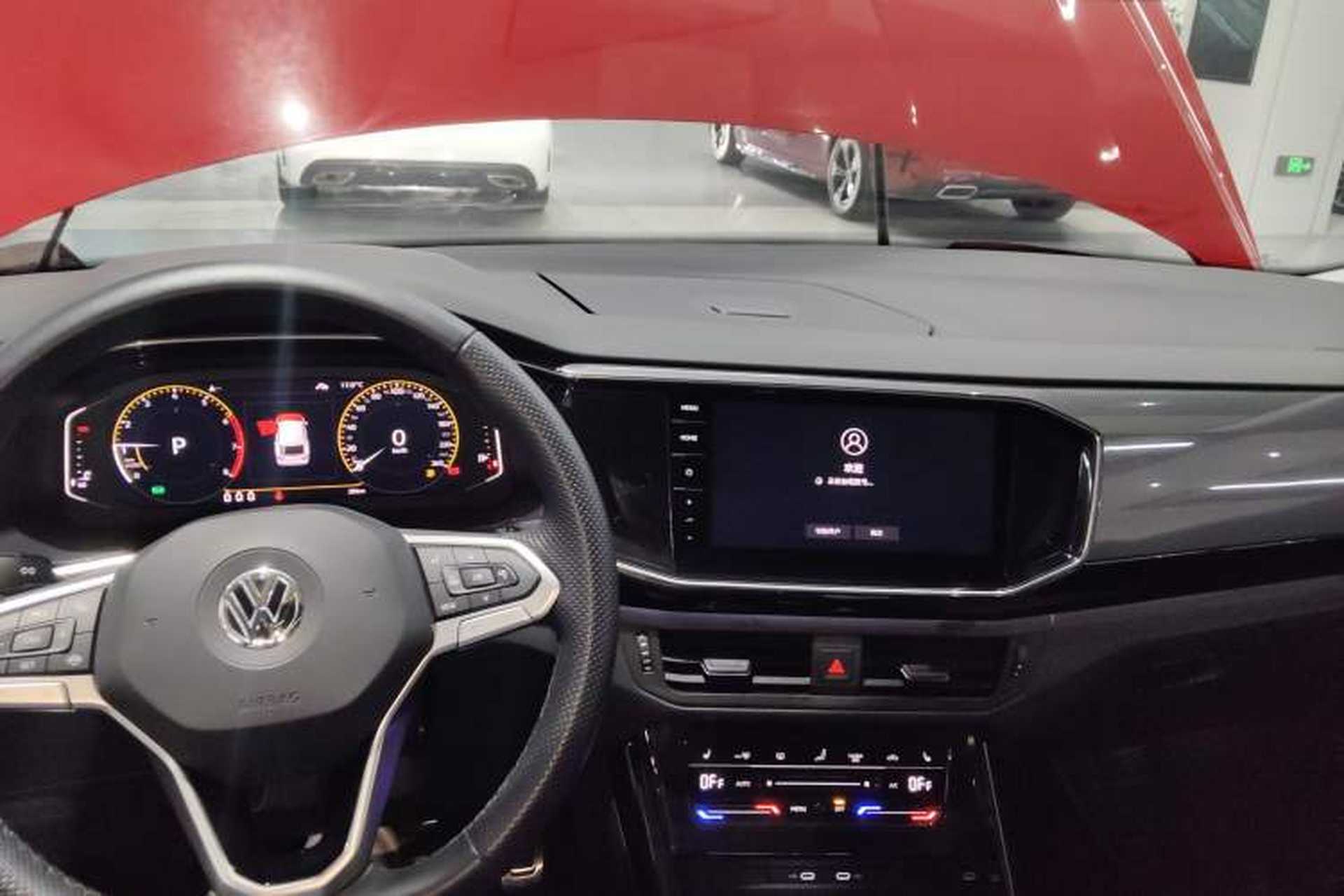 Used Volkswagen Tayron X 2020 330TSI Two-Wheel Drive Luxury Smart Connectivity Version Center Console