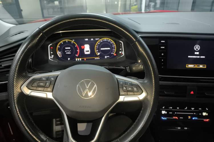 Used Volkswagen Tayron X 2020 330TSI Two-Wheel Drive Luxury Smart Connectivity Version Center Console