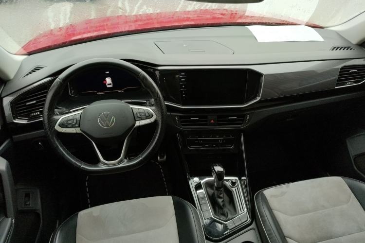 Used Volkswagen Tayron X 2020 330TSI Two-Wheel Drive Luxury Smart Connectivity Version Center Console