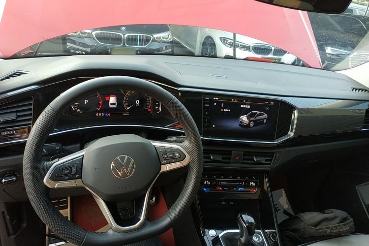 Used Volkswagen Tayron X 2020 330TSI Two-Wheel Drive Luxury Smart Connectivity Version Center Console