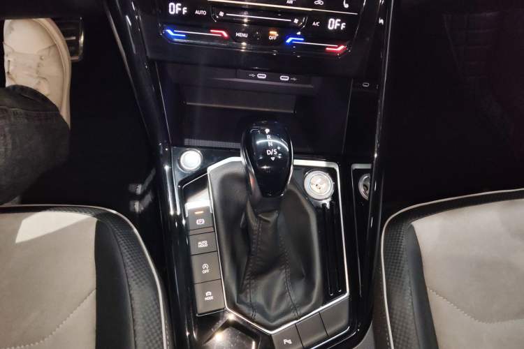 Used Volkswagen Tayron X 2020 330TSI Two-Wheel Drive Luxury Smart Connectivity Version Gear Lever
