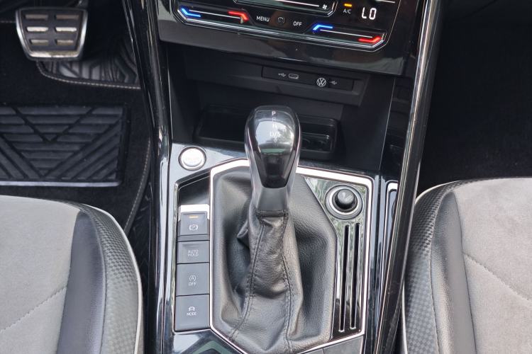 Used Volkswagen Tayron X 2020 330TSI Two-Wheel Drive Luxury Smart Connectivity Version Gear Lever