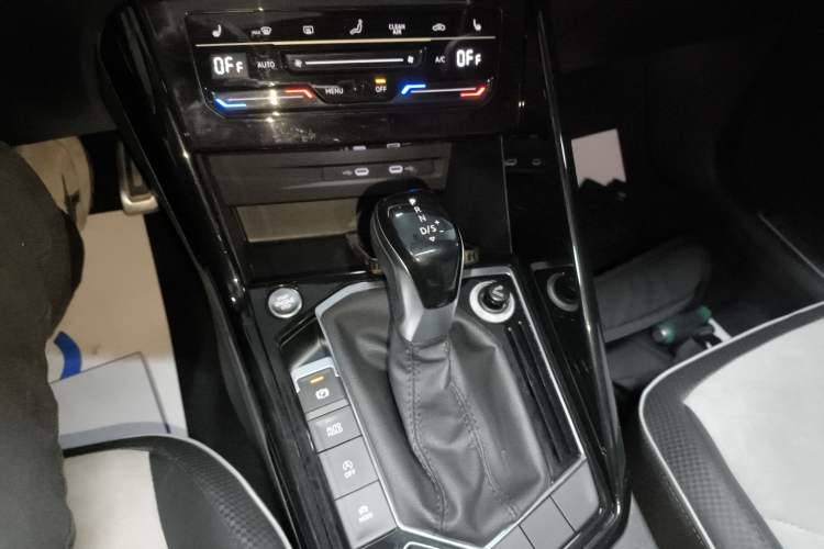 Used Volkswagen Tayron X 2020 330TSI Two-Wheel Drive Luxury Smart Connectivity Version Gear Lever