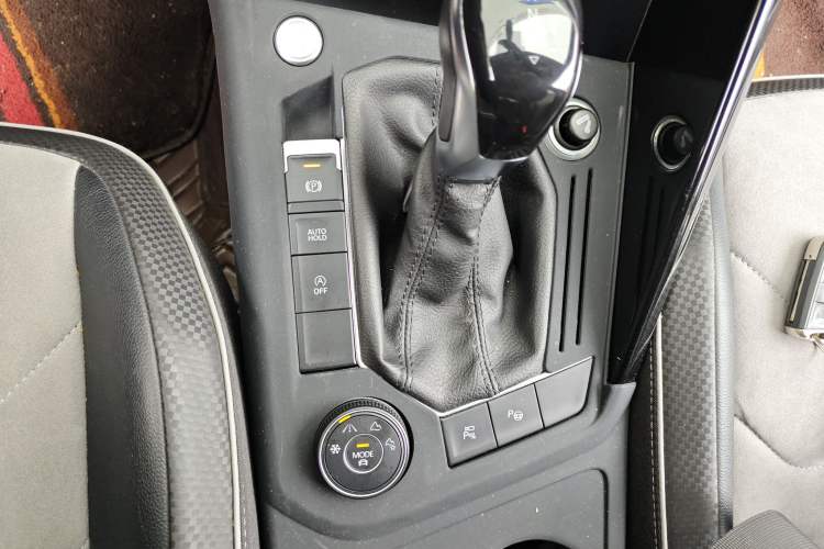 Used Volkswagen Tayron X 2020 380TSI Four-Wheel Drive Dynamic Connect Edition Gear Lever