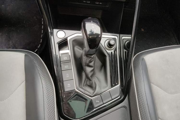 Used Volkswagen Tayron X 2020 330TSI Two-Wheel Drive Luxury Smart Connectivity Version Gear Lever