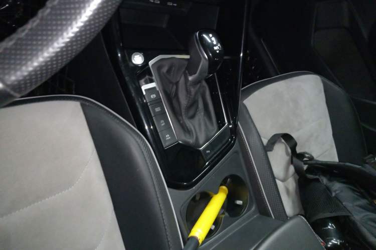 Used Volkswagen Tayron X 2020 330TSI Two-Wheel Drive Luxury Smart Connectivity Version Gear Lever