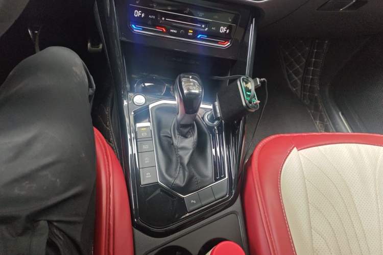 Used Volkswagen Tayron X 2020 330TSI Two-Wheel Drive Luxury Smart Connectivity Version Gear Lever
