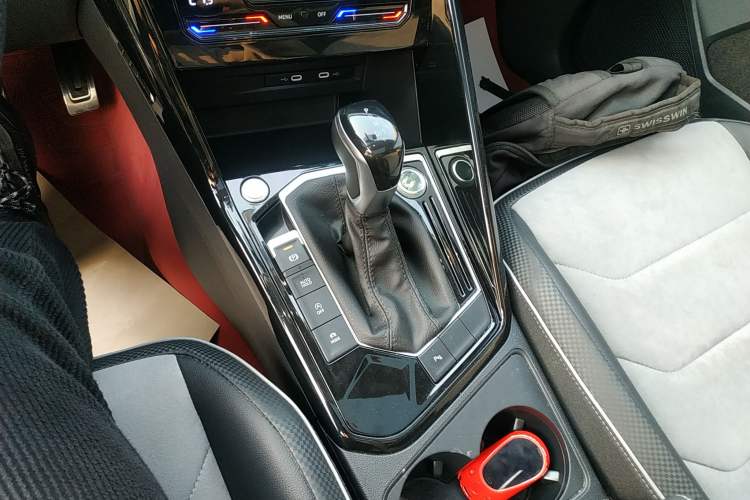 Used Volkswagen Tayron X 2020 330TSI Two-Wheel Drive Luxury Smart Connectivity Version Gear Lever