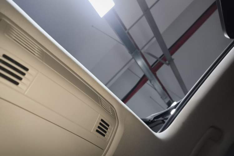 Used Volkswagen Tayron X 2020 330TSI Two-Wheel Drive Luxury Smart Connectivity Version Headliner