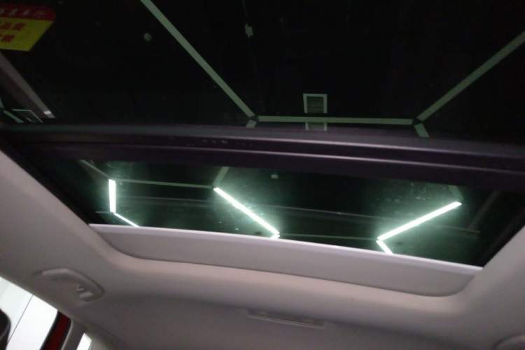 Used Volkswagen Tayron X 2020 330TSI Two-Wheel Drive Luxury Smart Connectivity Version Headliner