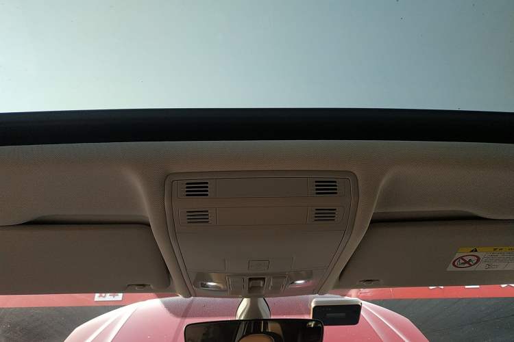 Used Volkswagen Tayron X 2020 330TSI Two-Wheel Drive Luxury Smart Connectivity Version Headliner