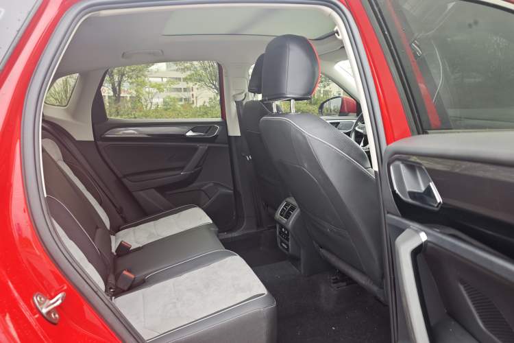 Used Volkswagen Tayron X 2020 330TSI Two-Wheel Drive Luxury Smart Connectivity Version Interior 14