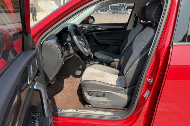 Used Volkswagen Tayron X 2020 330TSI Two-Wheel Drive Luxury Smart Connectivity Version Left Front Seat
