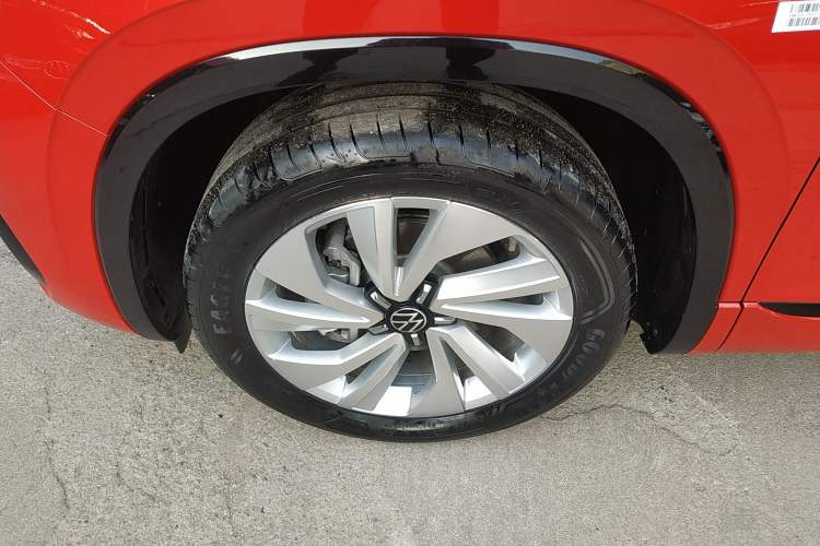 Used Volkswagen Tayron X 2020 330TSI Two-Wheel Drive Luxury Smart Connectivity Version Left Front Wheel Hub