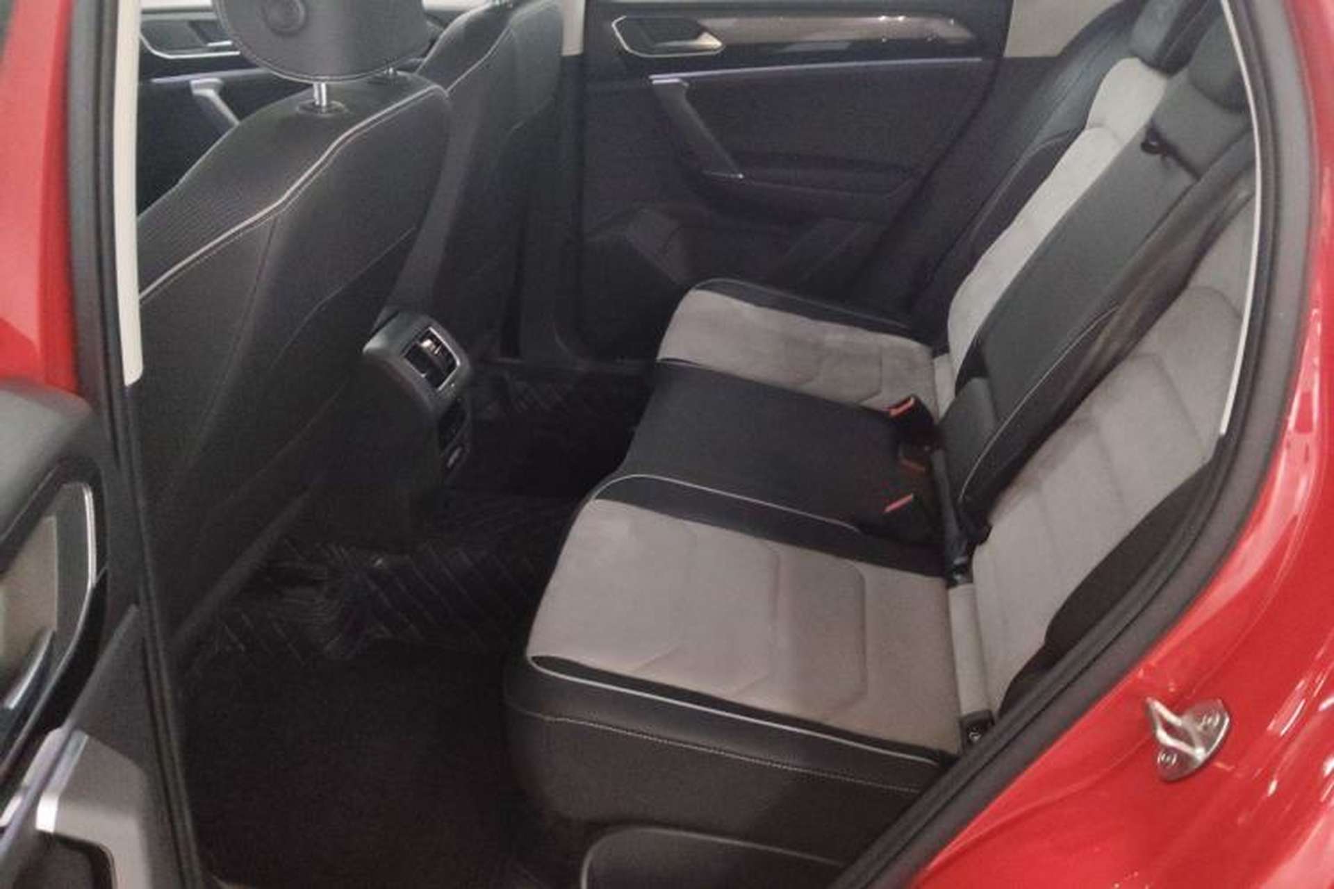 Used Volkswagen Tayron X 2020 330TSI Two-Wheel Drive Luxury Smart Connectivity Version Left Rear Seat
