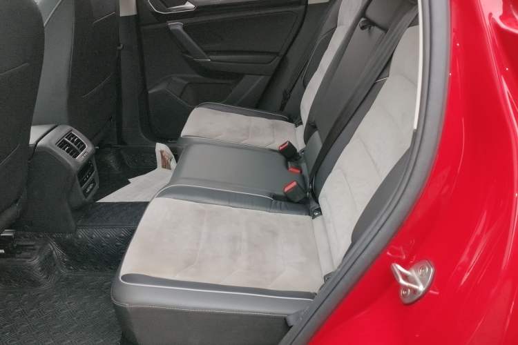 Used Volkswagen Tayron X 2020 330TSI Two-Wheel Drive Luxury Smart Connectivity Version Left Rear Seat