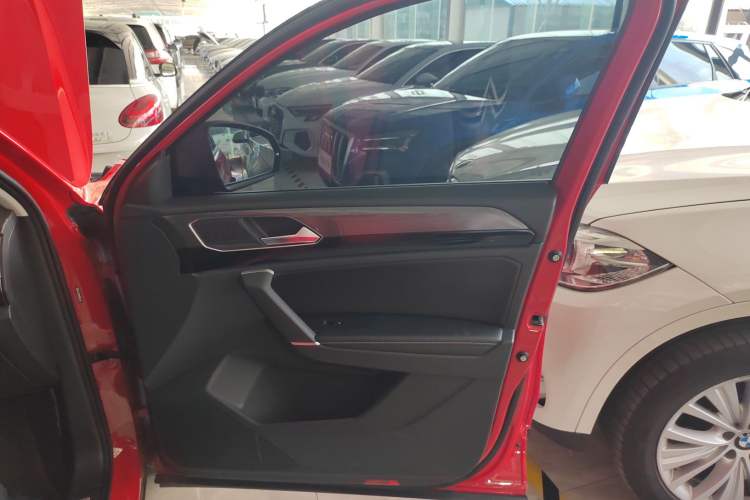Used Volkswagen Tayron X 2020 330TSI Two-Wheel Drive Luxury Smart Connectivity Version Right Front Door Interior