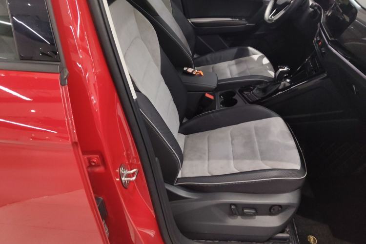 Used Volkswagen Tayron X 2020 330TSI Two-Wheel Drive Luxury Smart Connectivity Version Right Front Seat