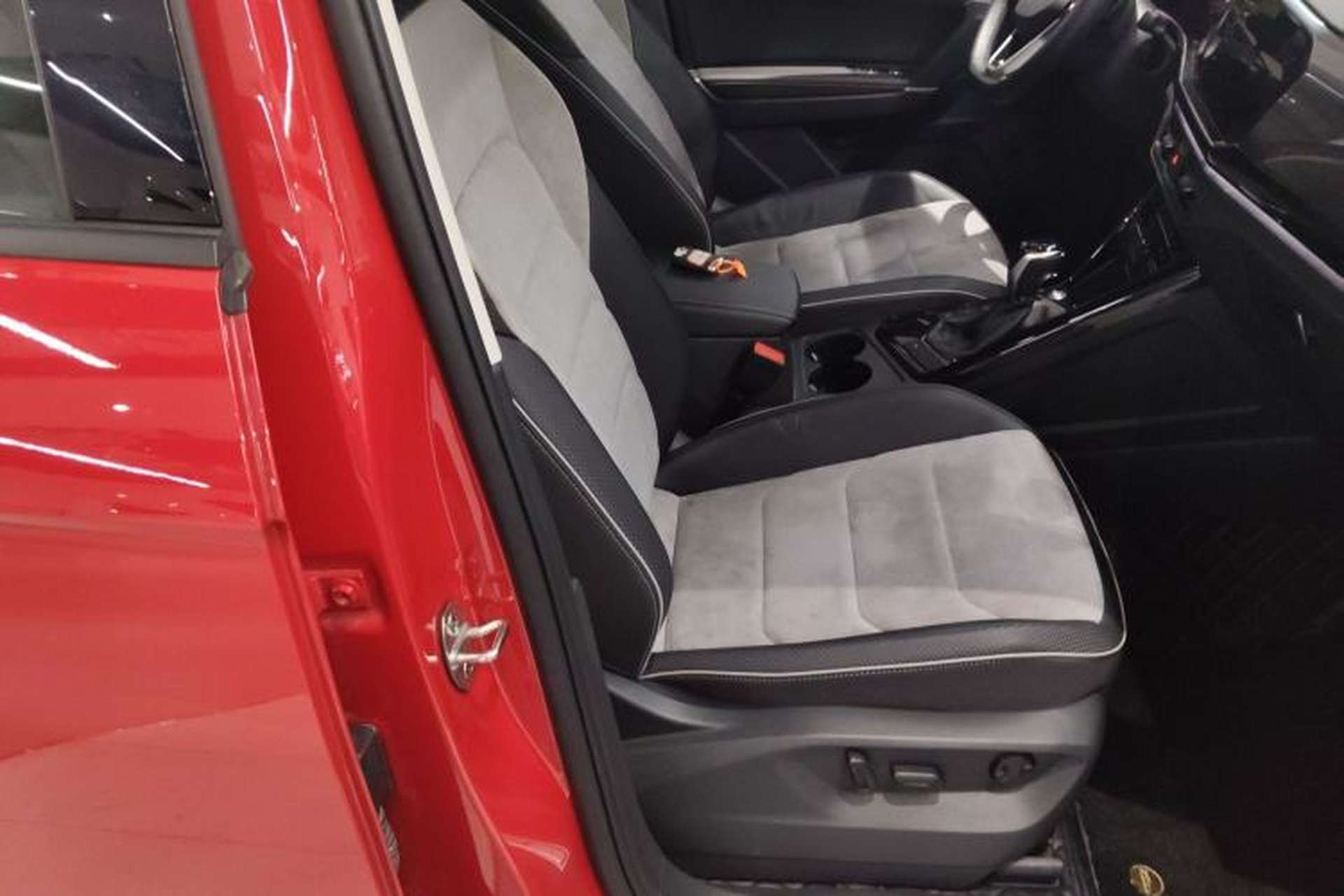 Used Volkswagen Tayron X 2020 330TSI Two-Wheel Drive Luxury Smart Connectivity Version Right Front Seat