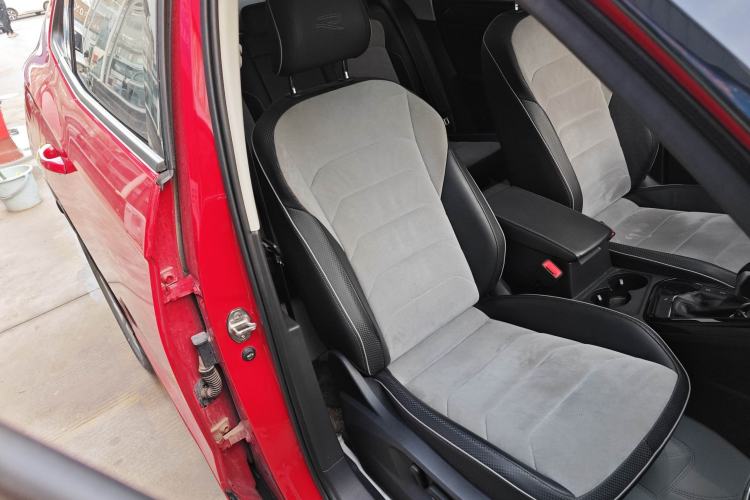 Used Volkswagen Tayron X 2020 330TSI Two-Wheel Drive Luxury Smart Connectivity Version Right Front Seat
