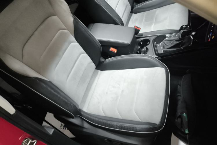 Used Volkswagen Tayron X 2020 330TSI Two-Wheel Drive Luxury Smart Connectivity Version Right Front Seat