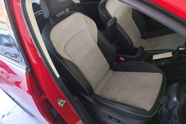 Used Volkswagen Tayron X 2020 330TSI Two-Wheel Drive Luxury Smart Connectivity Version Right Front Seat