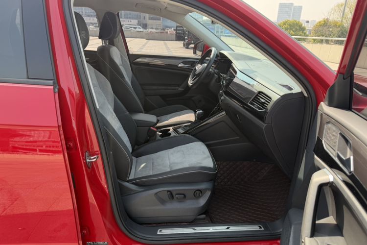 Used Volkswagen Tayron X 2020 330TSI Two-Wheel Drive Luxury Smart Connectivity Version Right Front Seat