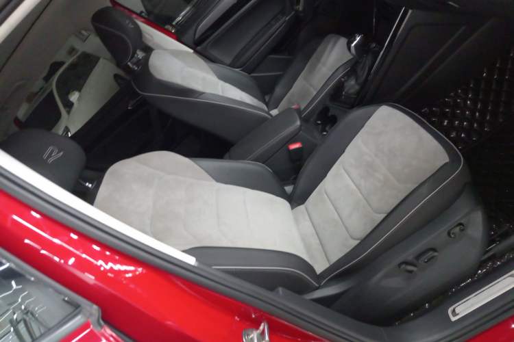 Used Volkswagen Tayron X 2020 330TSI Two-Wheel Drive Luxury Smart Connectivity Version Right Front Seat