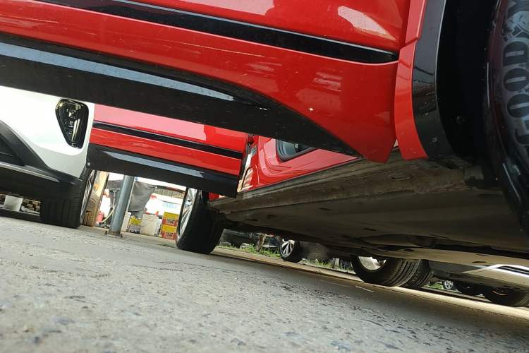 Used Volkswagen Tayron X 2020 330TSI Two-Wheel Drive Luxury Smart Connectivity Version Right Side Sill