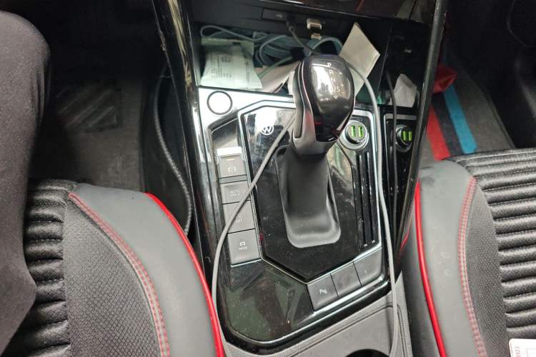 Used Volkswagen Tayron X 2020 330TSI Two-Wheel Drive Luxury Smart Connectivity Version Gear Lever