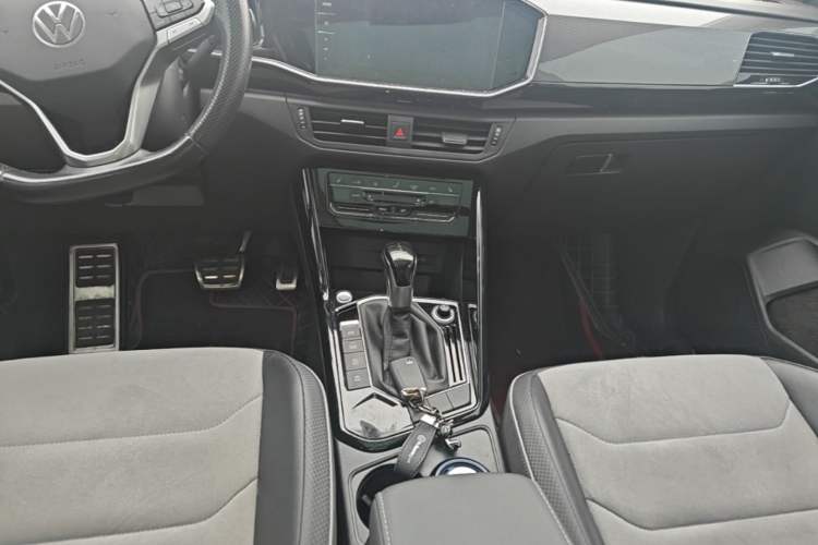 Used Volkswagen Tayron X 2020 330TSI Two-Wheel Drive Luxury Smart Connectivity Version Audio And AC Panel