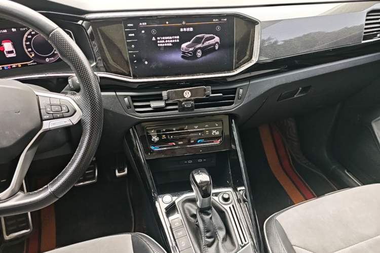 Used Volkswagen Tayron X 2020 330TSI Two-Wheel Drive Luxury Smart Connectivity Version Audio And AC Panel
