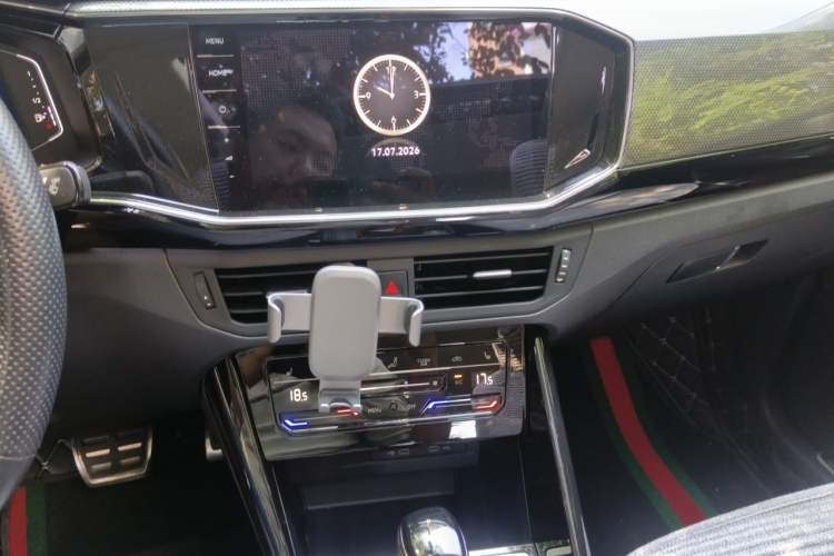 Used Volkswagen Tayron X 2020 330TSI Two-Wheel Drive Luxury Smart Connectivity Version Audio And AC Panel