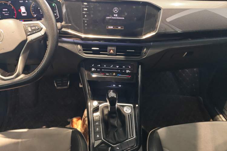 Used Volkswagen Tayron X 2020 330TSI Two-Wheel Drive Luxury Smart Connectivity Version Audio And AC Panel