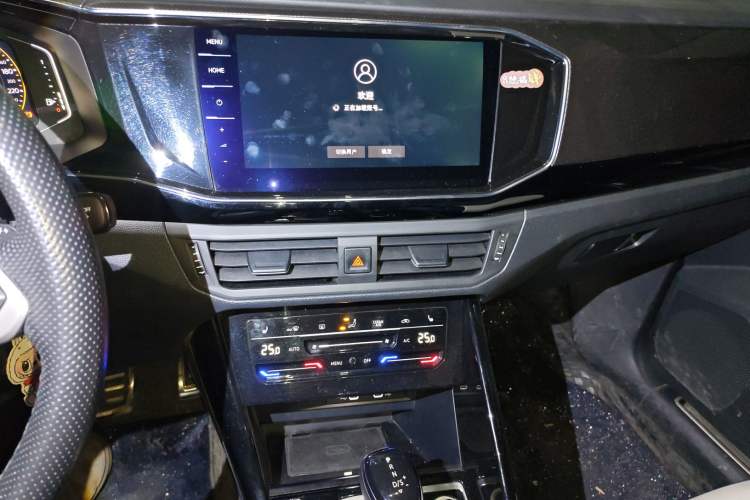 Used Volkswagen Tayron X 2020 330TSI Two-Wheel Drive Luxury Smart Connectivity Version Audio And AC Panel