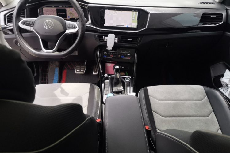Used Volkswagen Tayron X 2020 330TSI Two-Wheel Drive Luxury Smart Connectivity Version Center Console