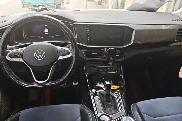 Used Volkswagen Tayron X 2020 330TSI Two-Wheel Drive Luxury Smart Connectivity Version Center Console
