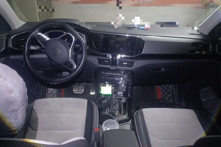 Used Volkswagen Tayron X 2020 330TSI Two-Wheel Drive Luxury Smart Connectivity Version Center Console