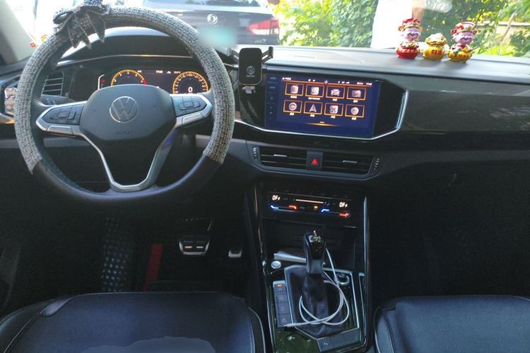 Used Volkswagen Tayron X 2020 330TSI Two-Wheel Drive Luxury Smart Connectivity Version Center Console